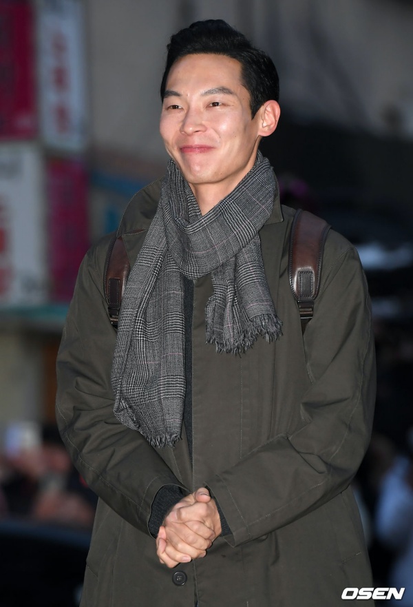 Đồng chí Pyo Chi Su của Hạ cánh nơi anh ngoài đời lại sở hữu giọng hát ngọt đến tan chảy thế này-2