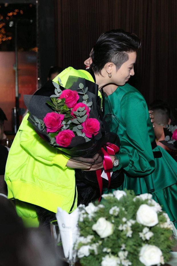 Hoàng Thuỳ Linh mượn tay Adorable Home để bày tỏ tình cảm với Gil Lê, đúng là yêu rồi nhìn đâu cũng toàn màu hồng-4