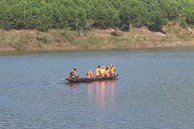 [Nóng] Chìm thuyền chở 10 người ở Quảng Nam, 6 người mất tích