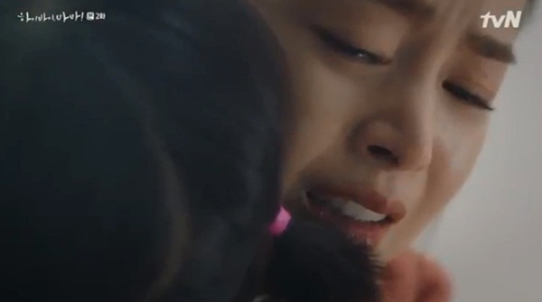 Hi Bye, Mama: Kim Tae Hee khiến fan đau lòng trước cảnh khóc nức nở khi làm con gái nhỏ đau đớn-3