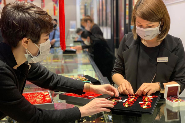 Liều với vàng, lướt trên đỉnh sóng, dân Việt 10 năm 1 nỗi đau-3