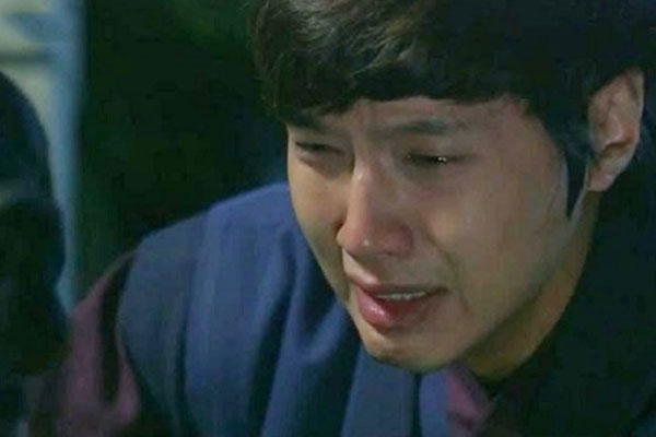 Đón chồng trở về từ nước ngoài, cô giáo nhận cái tát giữa sân bay-2