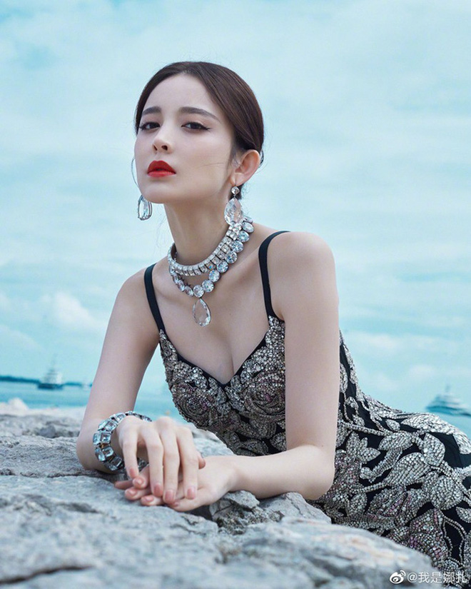 2 tiểu tam tình địch của Angela Baby: Đều là mỹ nhân Tân Cương thị phi ồn ào, loạt ảnh ngoại tình khiến Cnet ngã ngửa-1