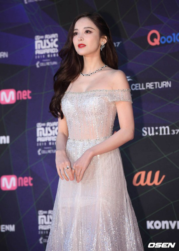 2 tiểu tam tình địch của Angela Baby: Đều là mỹ nhân Tân Cương thị phi ồn ào, loạt ảnh ngoại tình khiến Cnet ngã ngửa-6