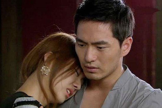 Từ khâm phục đức hạnh vợ của người bạn thân đã mất, tôi đã thầm yêu và không biết có nên thổ lộ tình cảm của mình với cô ấy