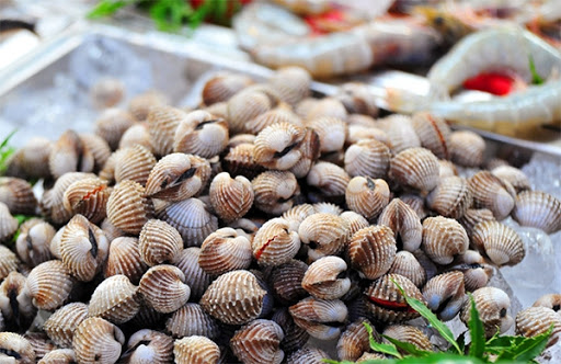 Muốn nghêu, sò, ốc, hến nhả sạch không còn 1 hạt cát bẩn, đây là cách&nbsp;nhanh, đơn giản nhất-2