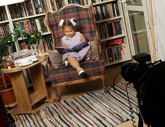 Bé gái 7 tuổi nói thành thạo 8 ngoại ngữ, tất cả nhờ cách dạy con tuyệt vời của người mẹ-4