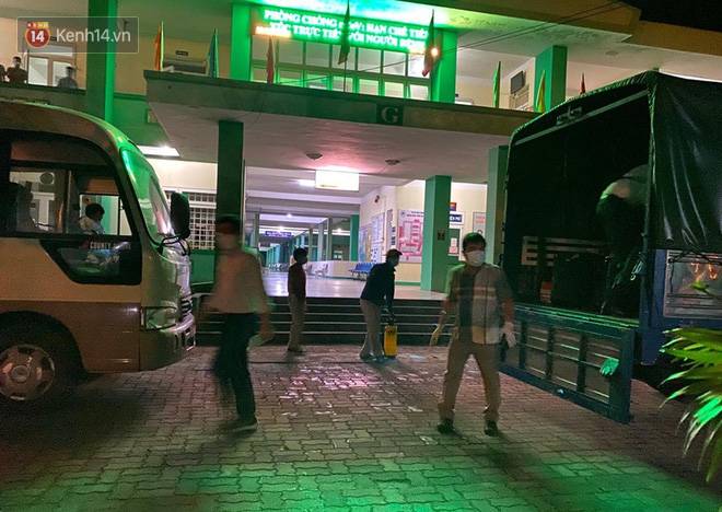 Ảnh: Nhóm du khách từ tâm dịch Hàn Quốc đến Đà Nẵng nhưng không muốn cách ly đã lên máy bay về nước lúc nửa đêm-3