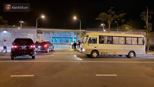 Ảnh: Nhóm du khách từ tâm dịch Hàn Quốc đến Đà Nẵng nhưng không muốn cách ly đã lên máy bay về nước lúc nửa đêm-7