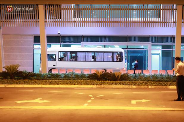 Ảnh: Nhóm du khách từ tâm dịch Hàn Quốc đến Đà Nẵng nhưng không muốn cách ly đã lên máy bay về nước lúc nửa đêm-8