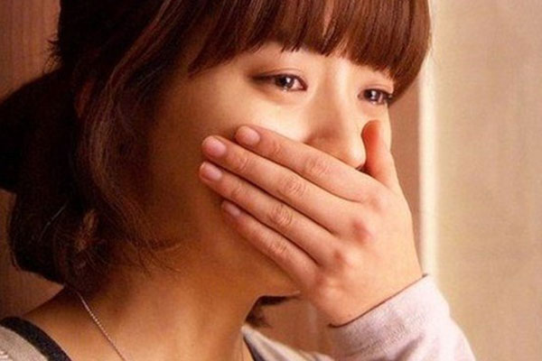 Mỗi lần chồng phạm lỗi vợ thu 50 nghìn nộp phạt, sau 3 tháng mở tủ lại thấy chỗ tiền bị thay đổi mệnh giá, dòng chữ trên mẩu giấy tố cáo tất cả-3