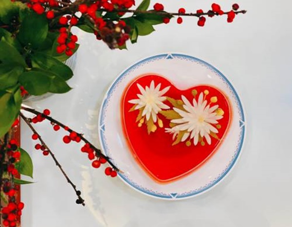 Hoa hậu Ngọc Hân lần đầu làm món ăn chơi đẹp như hoa, muốn cả thế giới khen mình-1