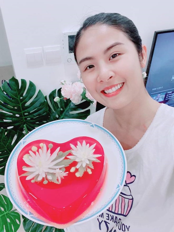 Hoa hậu Ngọc Hân lần đầu làm món ăn chơi đẹp như hoa, muốn cả thế giới khen mình-3