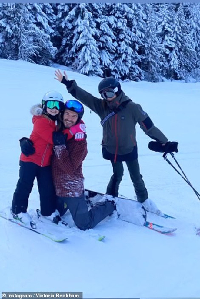 Beckham đốn tim fan bằng hành động quỳ gối đỡ cô bé Harper: Quả thật, con gái là người tình kiếp trước của cha-2