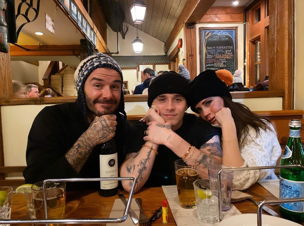 Beckham đốn tim fan bằng hành động quỳ gối đỡ cô bé Harper: Quả thật, con gái là người tình kiếp trước của cha-4