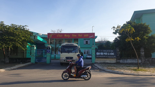 Người bay cùng chuyến, nhân viên từng bị cách ly ở viện Phổi lên tiếng sau khi nhóm khách Daegu kêu ăn uống tồi tệ ở Đà Nẵng-3