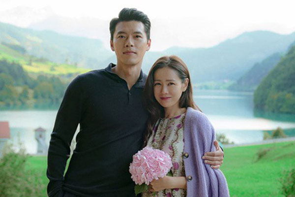 Những lần khuynh đảo thảm đỏ của chị đẹp Son Ye Jin: Hàng trăm khoảnh khắc tựa nữ thần vẫn không gây bão bằng cái nắm tay với người đàn ông này-12