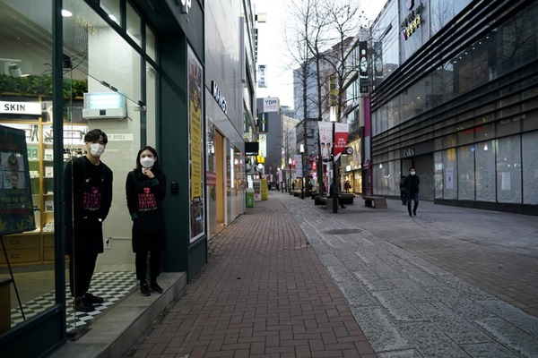 Trầm hơn, nhưng không dừng hẳn - Daegu chống dịch khác hẳn Vũ Hán-2