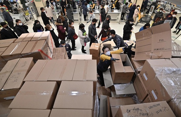 Trầm hơn, nhưng không dừng hẳn - Daegu chống dịch khác hẳn Vũ Hán-3