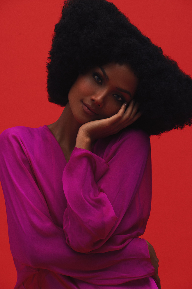 Tắc kè hoa HHen Niê tung bộ ảnh cực lạ sau khi kết thúc nhiệm kỳ Hoa hậu: Đầy hoang dại, body sexy khó cưỡng-6