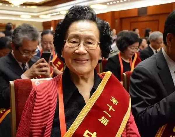 Bí quyết giúp bác sĩ 96 tuổi trẻ khỏe như thiếu nữ: 3 món đừng ăn, 4 việc đừng làm-1