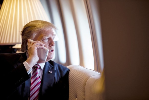 Tỷ phú trên thế giới dùng điện thoại gì?-12