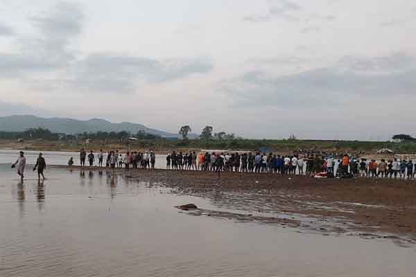 Ngày đại tang bên dòng Vu Gia-5