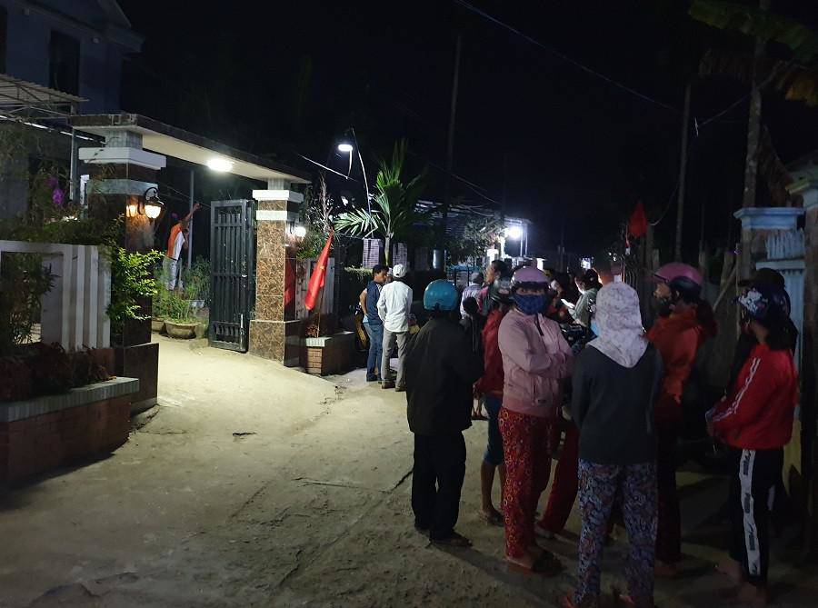 Lật ghe chở 10 người ở Quảng Nam: Tang thương đón 6 thi thể từ đáy sông-2