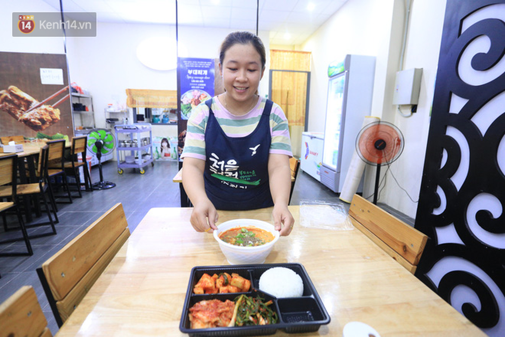 Vụ đoàn khách Hàn Quốc chê ăn uống tồi tệ khi cách ly ở Đà Nẵng: Nhà hàng nấu 22 suất cơm nói gì?-1