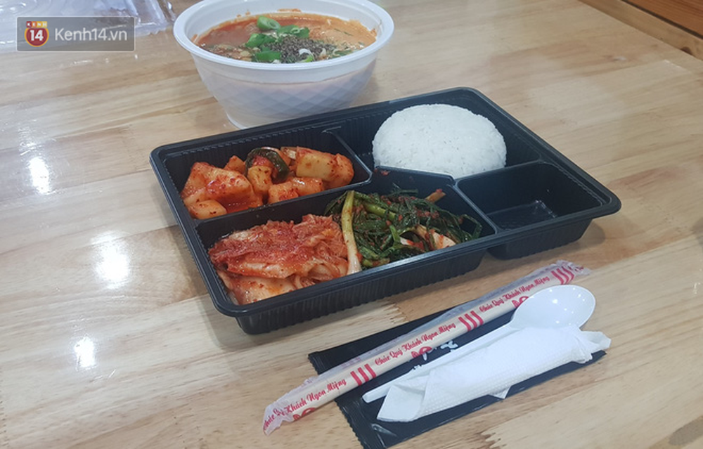 Vụ đoàn khách Hàn Quốc chê ăn uống tồi tệ khi cách ly ở Đà Nẵng: Nhà hàng nấu 22 suất cơm nói gì?-2
