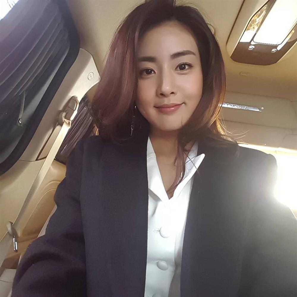 Tình cũ của Hyun Bin: Style thường ngày có thể hơi nhạt nhưng làn da mộc mạc ở tuổi 30 lại đẹp xuất chúng không thua gì Son Ye Jin-2