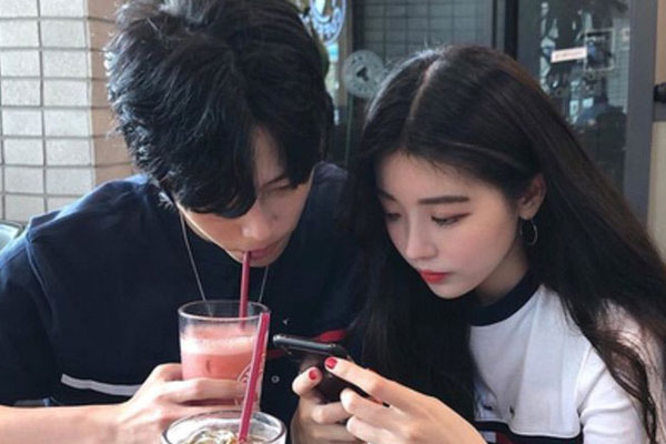 Bị vợ khóa phòng không cho vào, anh chồng nấu ngay món thịt kho tàu bê ra trước cửa đứng thổi-5