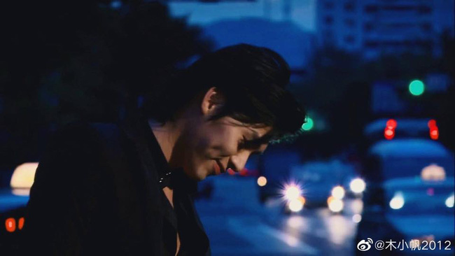 Loạt ảnh tuổi 23 của Hyun Bin gây sốt vì sở hữu combo gây sát thương: Góc nghiêng cực phẩm lại thêm má lúm đồng tiền-1