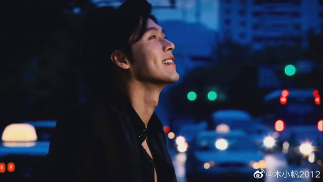 Loạt ảnh tuổi 23 của Hyun Bin gây sốt vì sở hữu combo gây sát thương: Góc nghiêng cực phẩm lại thêm má lúm đồng tiền-2