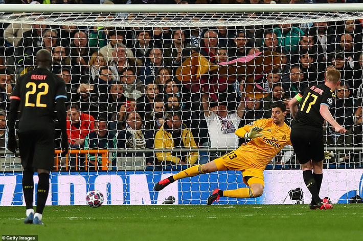 Ronaldo bần thần vì bại trận; Man City ngược dòng nhấn chìm Real Madrid-3