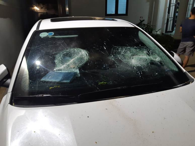 Nhóm thanh niên cầm hung khí xông vào biệt thự của Chủ tịch công ty bất động sản đập phá táo tợn-3