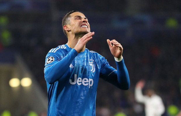 Bị đối thủ hết ăn vạ rồi đổ tội oan, Ronaldo đáp trả bằng kiểu cười độc chưa từng xuất hiện trước kia, báo Ý liền xuýt xoa: Xứng đáng làm meme-5