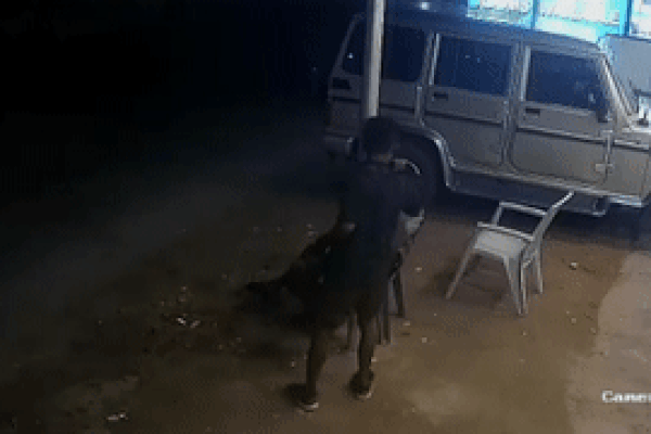 Kẻ gian đột nhập vào nhà lấy trộm xe máy ở TP.HCM-1