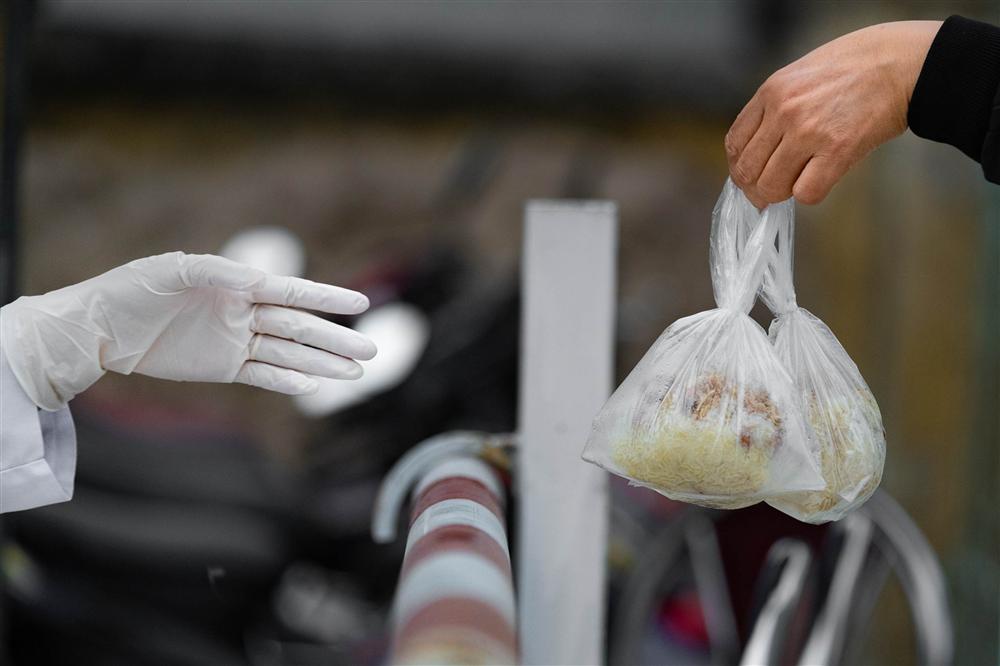 22 ngày chưa trở về nhà, cuộc gọi nhòe nước mắt ở nơi tâm dịch-16