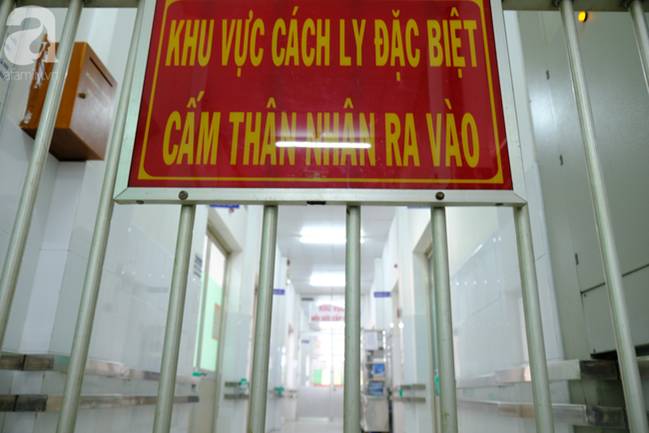 Tâm sự xúc động của bác sĩ và nhân viên bệnh viện Chợ Rẫy trực tiếp điều trị, chăm sóc cho hai cha con người Trung Quốc nhiễm Covid-19-2