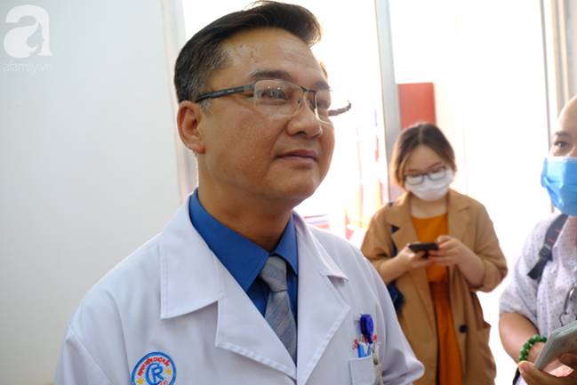 Tâm sự xúc động của bác sĩ và nhân viên bệnh viện Chợ Rẫy trực tiếp điều trị, chăm sóc cho hai cha con người Trung Quốc nhiễm Covid-19-3