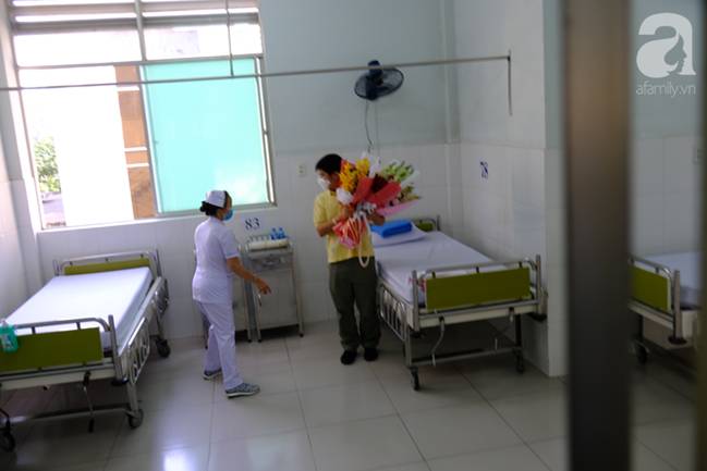 Tâm sự xúc động của bác sĩ và nhân viên bệnh viện Chợ Rẫy trực tiếp điều trị, chăm sóc cho hai cha con người Trung Quốc nhiễm Covid-19-5