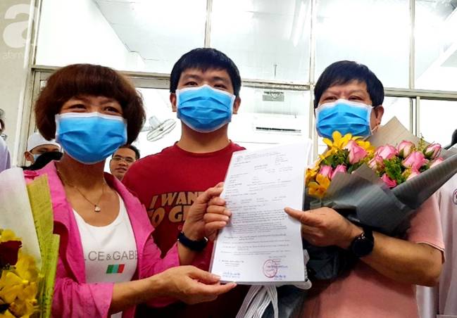 Tâm sự xúc động của bác sĩ và nhân viên bệnh viện Chợ Rẫy trực tiếp điều trị, chăm sóc cho hai cha con người Trung Quốc nhiễm Covid-19-9