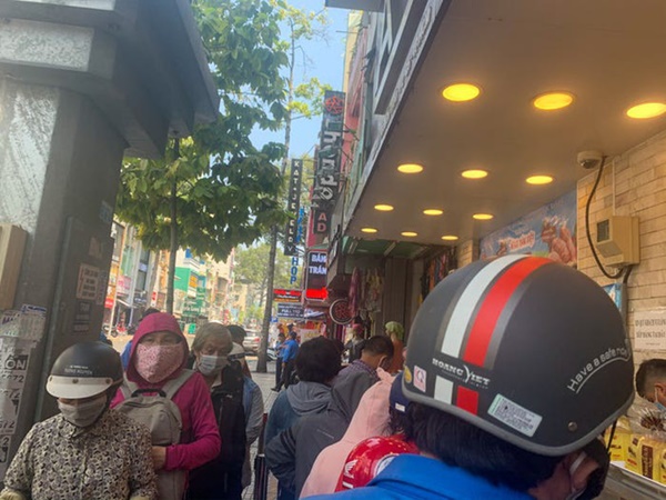 Báo Mỹ hết lời khen ngợi bánh mì thanh long của Việt Nam, phóng viên tìm đến tận nơi để trải nghiệm cảnh xếp hàng mua bánh-5