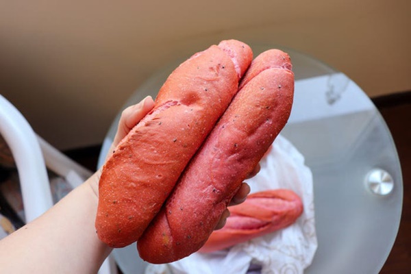 Báo Mỹ hết lời khen ngợi bánh mì thanh long của Việt Nam, phóng viên tìm đến tận nơi để trải nghiệm cảnh xếp hàng mua bánh-11