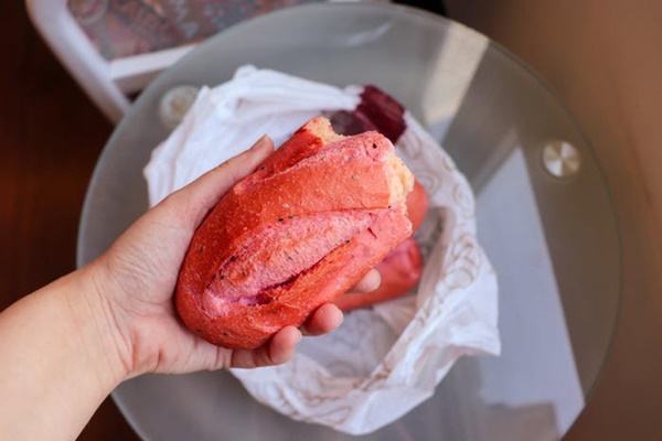 Báo Mỹ hết lời khen ngợi bánh mì thanh long của Việt Nam, phóng viên tìm đến tận nơi để trải nghiệm cảnh xếp hàng mua bánh-12