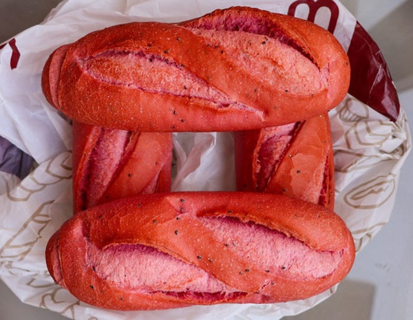 Báo Mỹ hết lời khen ngợi bánh mì thanh long của Việt Nam, phóng viên tìm đến tận nơi để trải nghiệm cảnh xếp hàng mua bánh-16