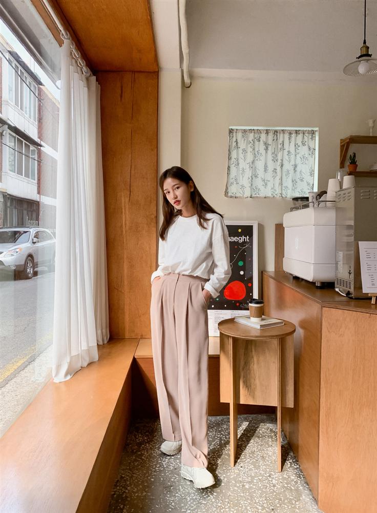 Phát chán khi diện mãi quần jeans, đây là 4 mẫu quần chị em nên tích cực mặc để chỉ sành điệu hơn chứ không kém-4