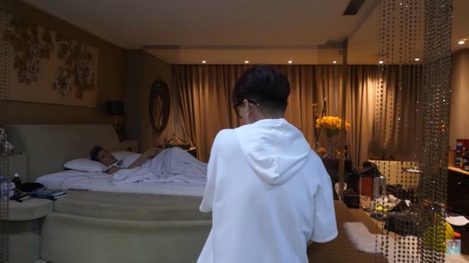 Vũ Hà xót xa khi Mr Đàm ốm nằm một chỗ: Mày đổ bệnh nhưng không một ai tới thăm mày!-1