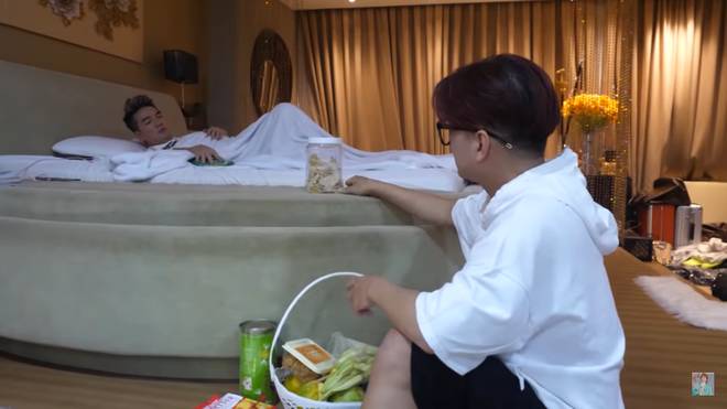 Vũ Hà xót xa khi Mr Đàm ốm nằm một chỗ: Mày đổ bệnh nhưng không một ai tới thăm mày!-2